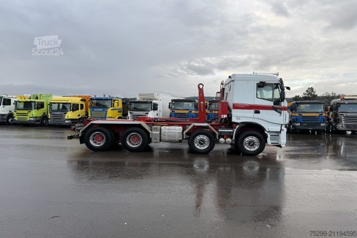 Tovornjak s kavljem za kontejnerje Iveco 340X51Z X-Way 8x4 Hiab / Swiss-Vehicle