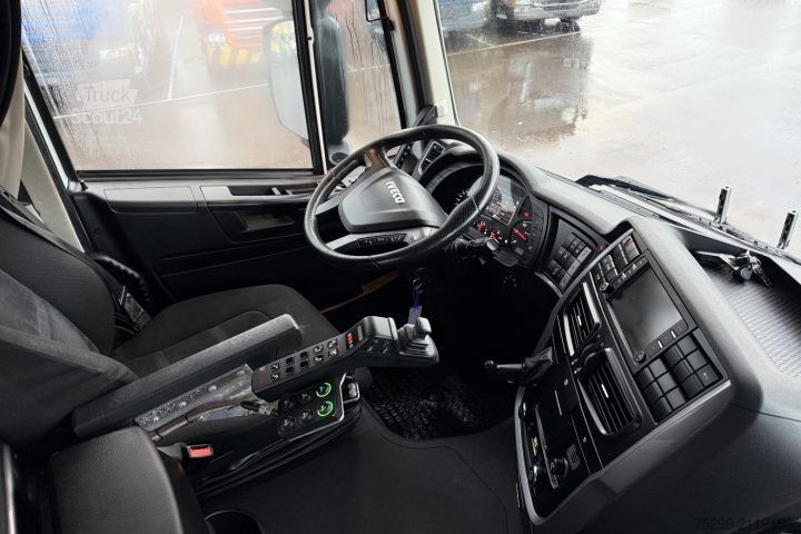 Tovornjak s kavljem za kontejnerje Iveco 340X51Z X-Way 8x4 Hiab / Swiss-Vehicle