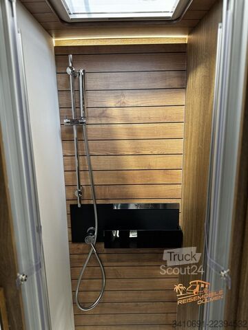 Integrētais kemperis MOBILVETTA K-Yacht 90 Tekno Line Alde Navi Heavy 32?TV LED