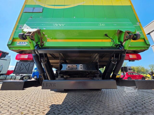 Camião de caixa fechada VOLVO FE 320 / Ladebordwand