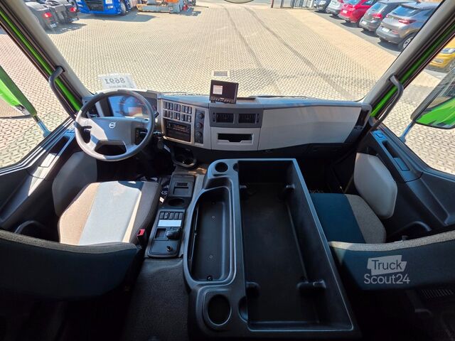 Camião de caixa fechada VOLVO FE 320 / Ladebordwand