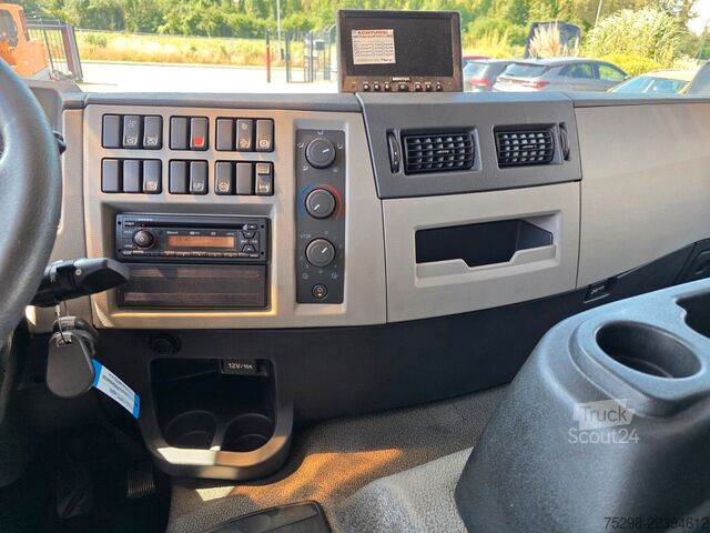 Camião de caixa fechada VOLVO FE 320 / Ladebordwand