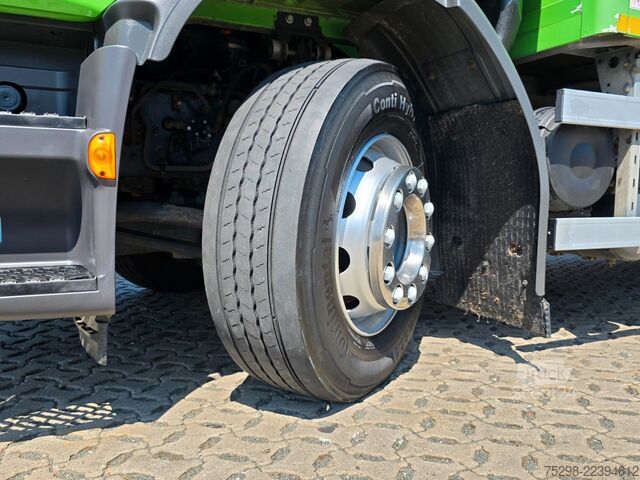 Camião de caixa fechada VOLVO FE 320 / Ladebordwand