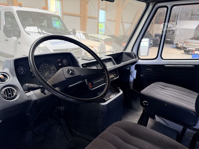 Minibus MERCEDES-BENZ 207 D T1 Bremer 9-Sitzer1. Hand!