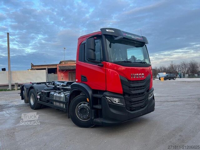 Kamion s kipom s pomičnim kontejnerom IVECO IVECO X-WAY AD260 SCARRABILE