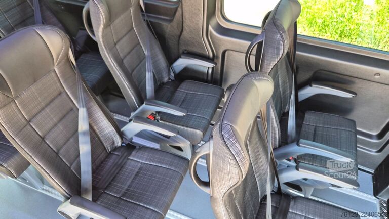 Korotettu pakettiauto PEUGEOT Boxer  Hochraum 9 Sitzer L3H2 verglast BlueHDi