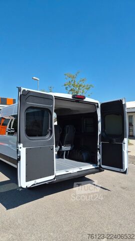 Korotettu pakettiauto PEUGEOT Boxer  Hochraum 9 Sitzer L3H2 verglast BlueHDi
