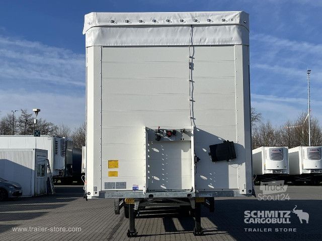 Öppen semitrailer med kapell Schmitz Cargobull Curtainsider Standard Getränke