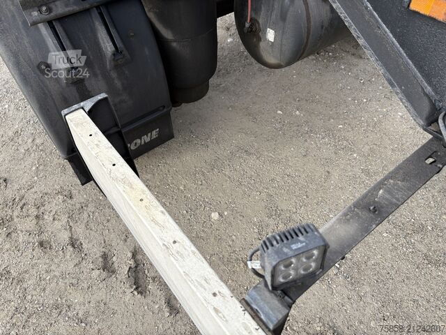 Vaihdettavalla alustalla varustettu perävaunu Krone Lafette Breitreifen 445 + langer Hub