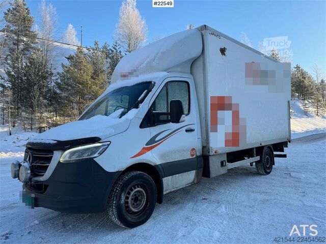 čemodāns Mercedes-Benz Sprinter 4x2 Box Truck with lift and side door