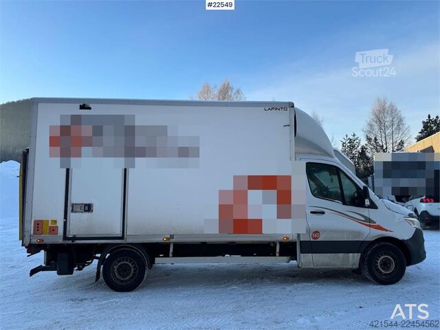 čemodāns Mercedes-Benz Sprinter 4x2 Box Truck with lift and side door