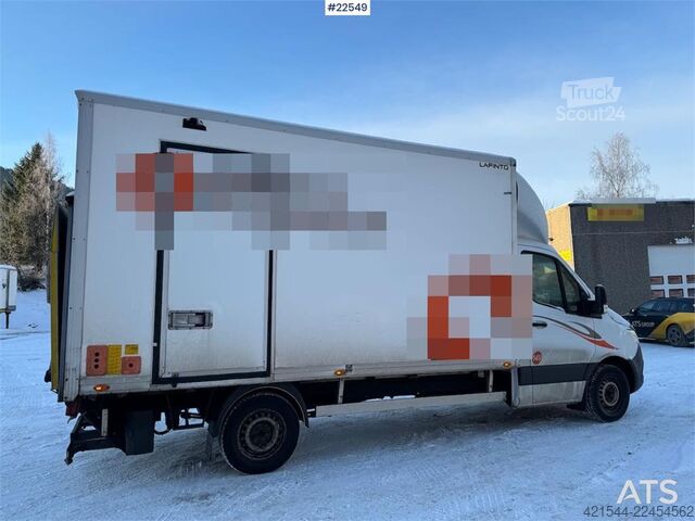 čemodāns Mercedes-Benz Sprinter 4x2 Box Truck with lift and side door