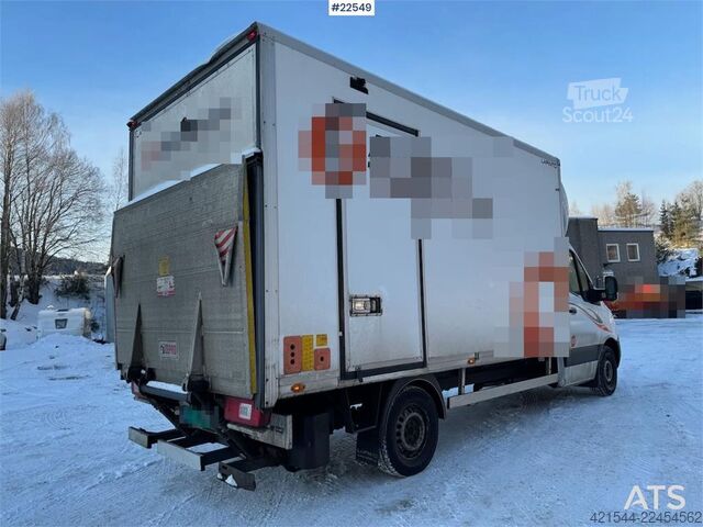 čemodāns Mercedes-Benz Sprinter 4x2 Box Truck with lift and side door