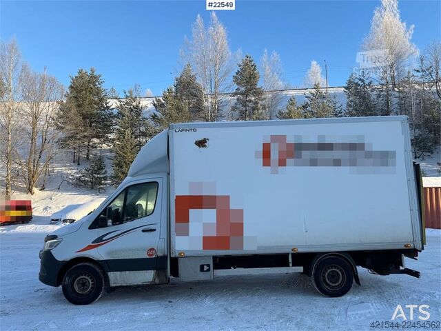 čemodāns Mercedes-Benz Sprinter 4x2 Box Truck with lift and side door