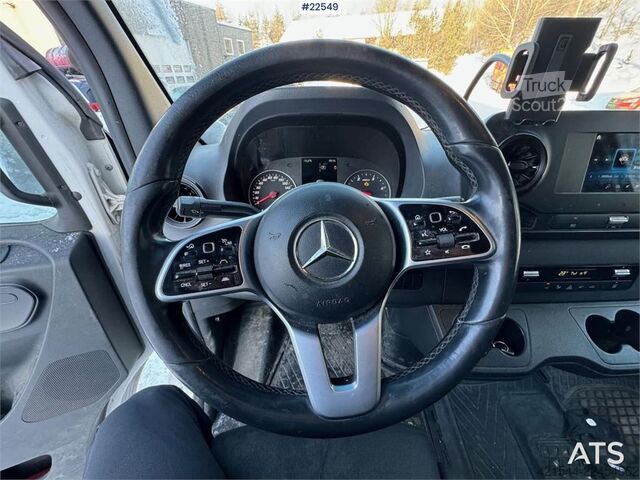 čemodāns Mercedes-Benz Sprinter 4x2 Box Truck with lift and side door