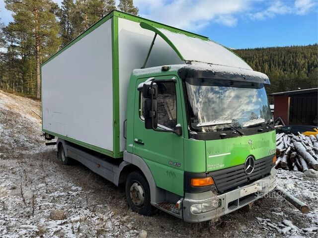 čemodāns Mercedes-Benz Atego 815 4x2 box truck. Repair object.