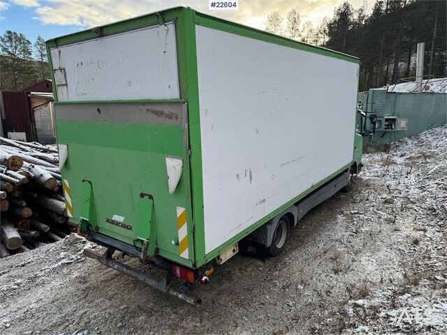 čemodāns Mercedes-Benz Atego 815 4x2 box truck. Repair object.