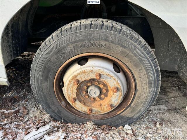 čemodāns Mercedes-Benz Atego 815 4x2 box truck. Repair object.