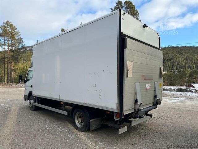 Resväska Mitsubishi Fuso 7C18 4x2 box truck with tail lift – repair ob