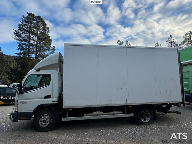 Resväska Mitsubishi Fuso 7C18 4x2 box truck with tail lift – repair ob