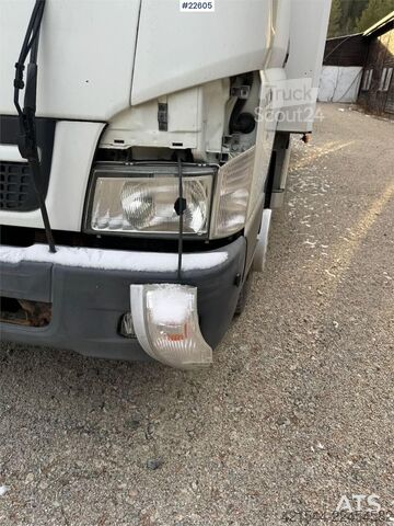 Resväska Mitsubishi Fuso 7C18 4x2 box truck with tail lift – repair ob