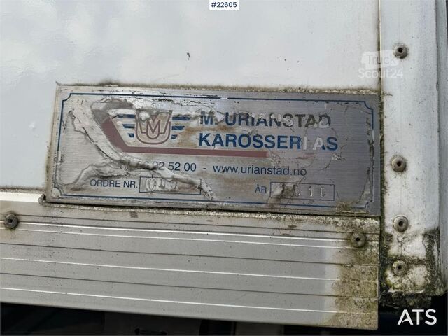 Resväska Mitsubishi Fuso 7C18 4x2 box truck with tail lift – repair ob