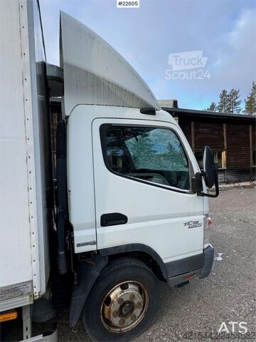 Resväska Mitsubishi Fuso 7C18 4x2 box truck with tail lift – repair ob