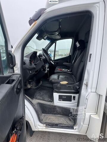 čemodāns Mercedes-Benz Sprinter 4x2 box truck.