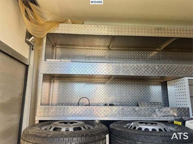 حقيبة سفر Mercedes-Benz Sprinter 519 Box Van w/Tail Lift – Shelving – 2 Se
