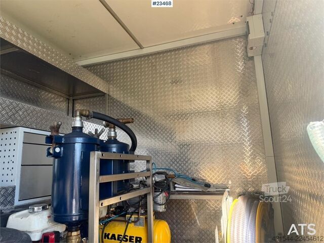 حقيبة سفر Mercedes-Benz Sprinter 519 Box Van w/Tail Lift – Shelving – 2 Se