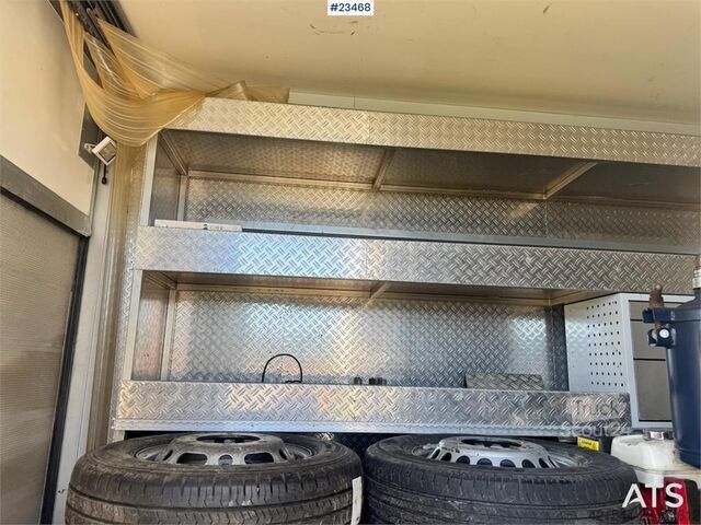 حقيبة سفر Mercedes-Benz Sprinter 519 Box Van w/Tail Lift – Shelving – 2 Se