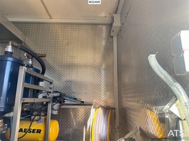 حقيبة سفر Mercedes-Benz Sprinter 519 Box Van w/Tail Lift – Shelving – 2 Se