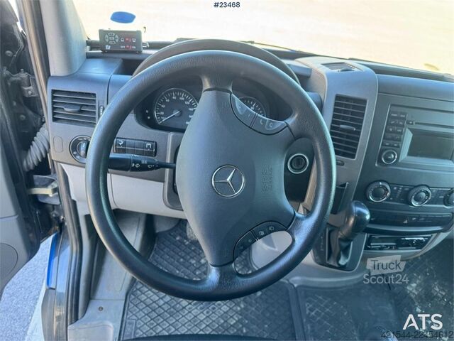 حقيبة سفر Mercedes-Benz Sprinter 519 Box Van w/Tail Lift – Shelving – 2 Se