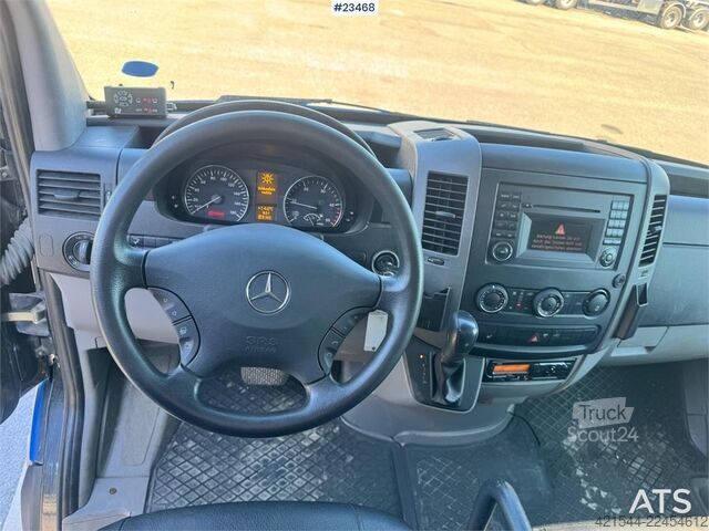 حقيبة سفر Mercedes-Benz Sprinter 519 Box Van w/Tail Lift – Shelving – 2 Se