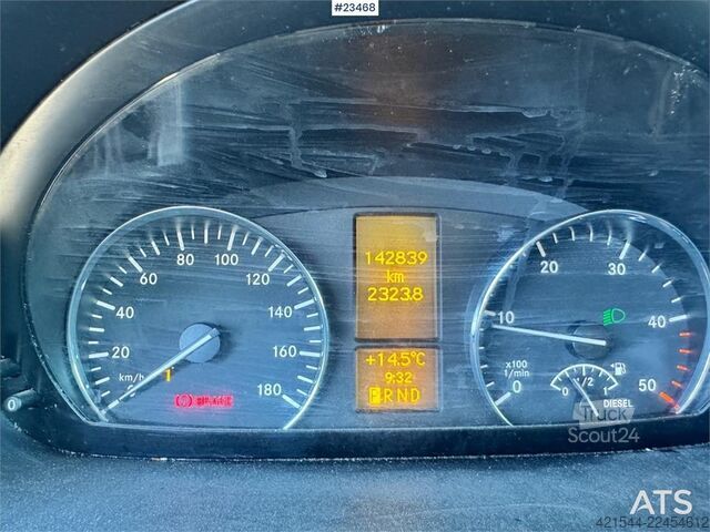 حقيبة سفر Mercedes-Benz Sprinter 519 Box Van w/Tail Lift – Shelving – 2 Se