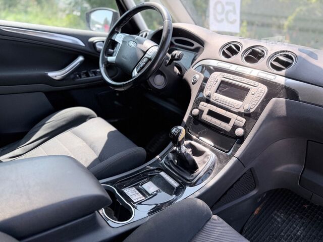 Минибус FORD Galaxy Titanium 103 kW 7 Sitzer *2010*
