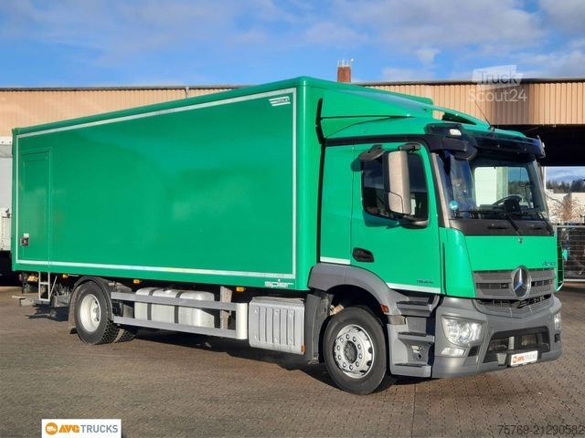 Camión caja MERCEDES-BENZ 1824 L ACTROS Koffer 7,35 m mit Tür + LBW 2t