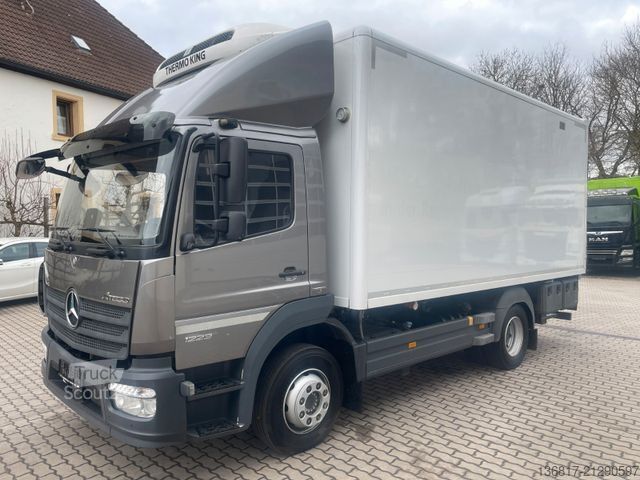 Camion frigorifique MERCEDES-BENZ Atego 1223 4x2 Kühlkoffer Thermo King Palfinger