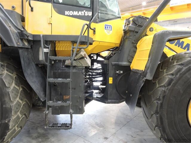 Radlader KOMATSU WA470