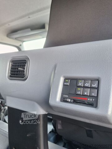 Furgoneta pick-up FUSO CANTER 3C15 DOKA 6-Sitzer Klima 2 x AHK