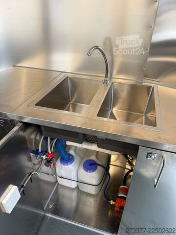 Verkoopaanhanger ESSELMANN Delistar Foodtruck 5000 ähn. Airstream