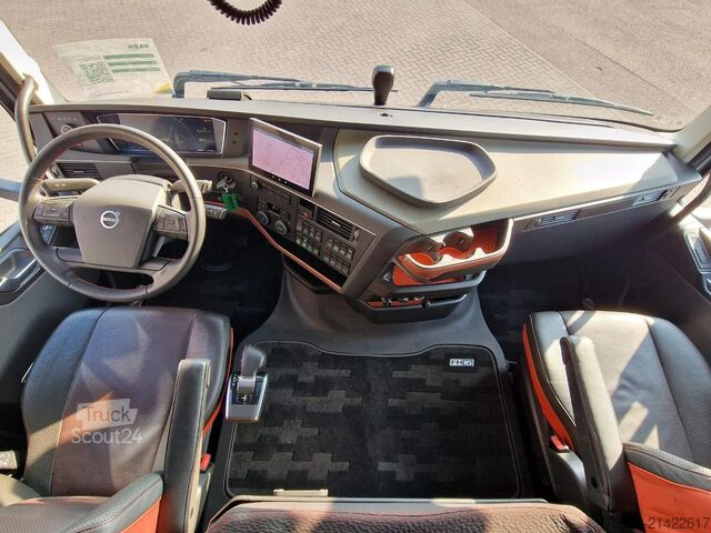 Standard-SZM Volvo FH 16.750 Globetrotter 6x4 - Lift Axle - Retard...