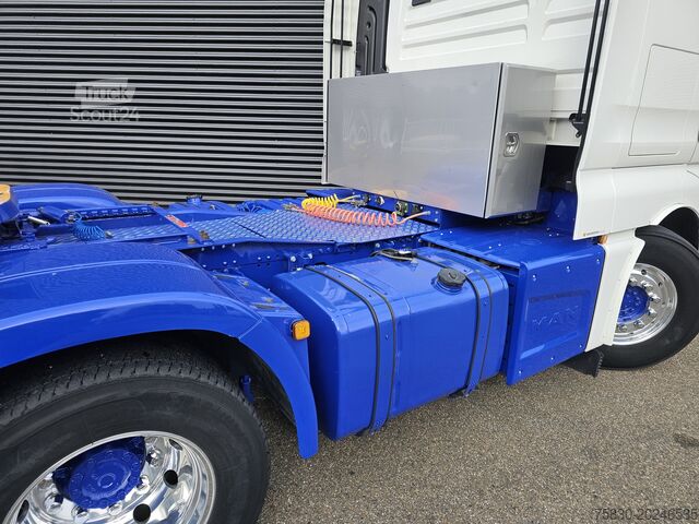 Standaard-SZM MAN TGX 33.560 6x4 / RETARDER / 464 dkm