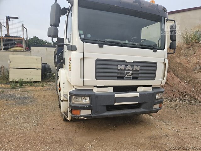 Grúa montada en camión MAN TGM 18.330