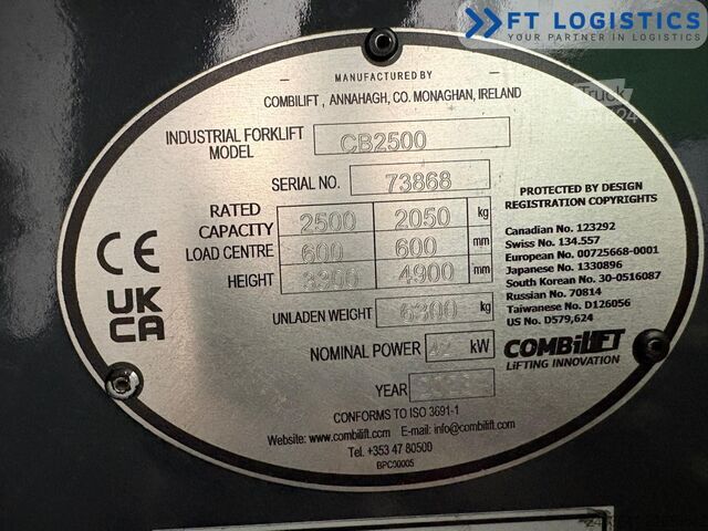 τετραπλής κατεύθυνσης περονοφόρο όχημα Combilift CB2500 GAS TRIPLEX 4900 FULL CABIN