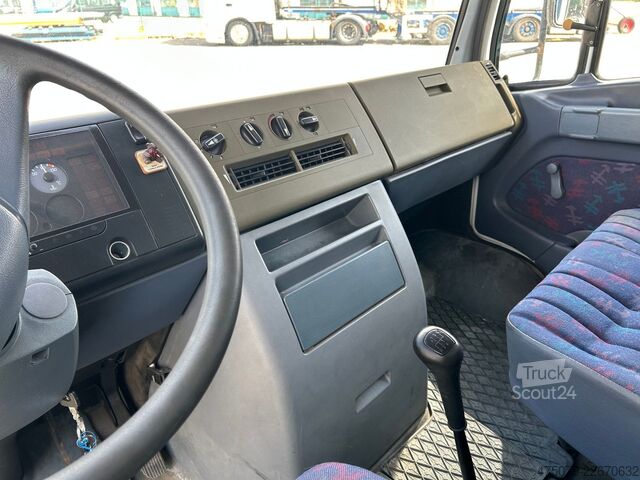 Camion de boissons MERCEDES-BENZ Vario 612 D
