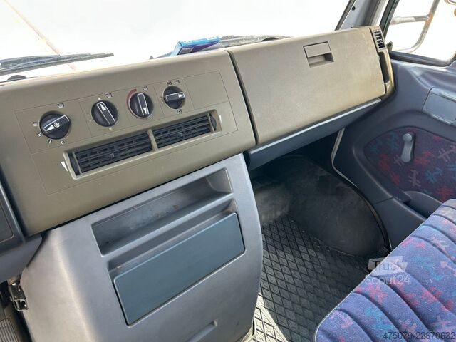 Camion de boissons MERCEDES-BENZ Vario 612 D