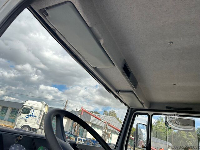 Camion de boissons MERCEDES-BENZ Vario 612 D