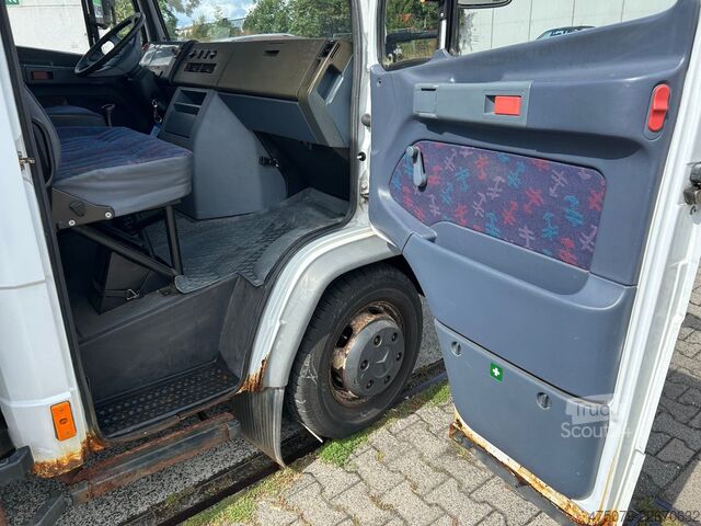 Camion de boissons MERCEDES-BENZ Vario 612 D