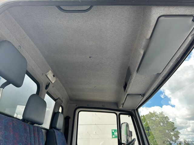 Camion de boissons MERCEDES-BENZ Vario 612 D